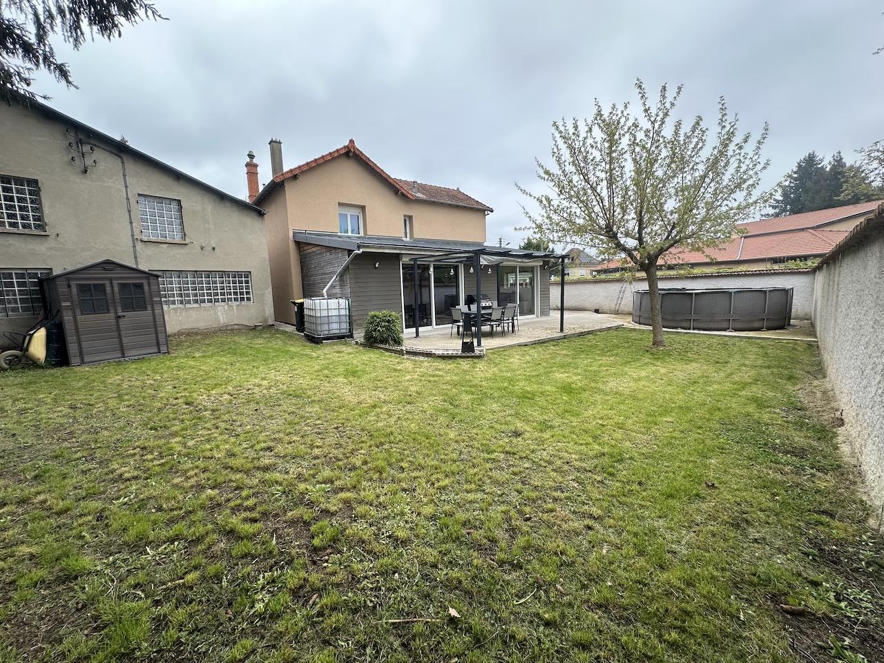 House Of 136M2 Living Area. Close To Amenities And Shops. Very Good Condition.