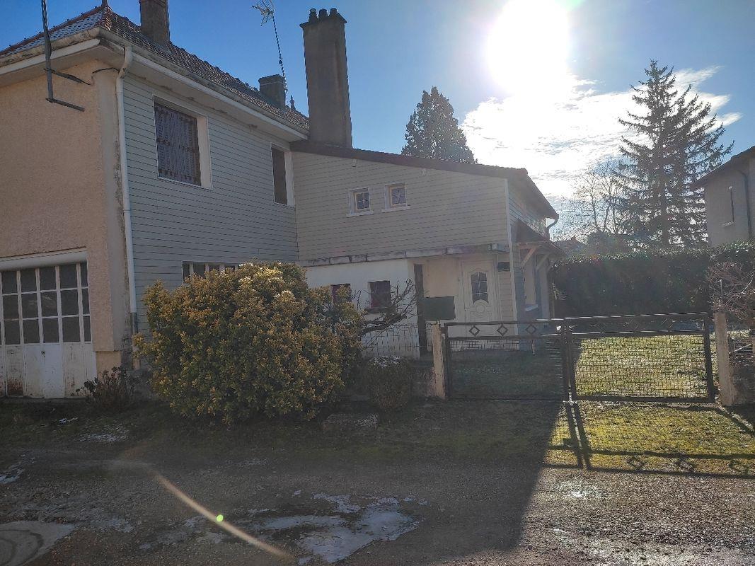 Old Vintage Gas Station, home near city center, ideal project.