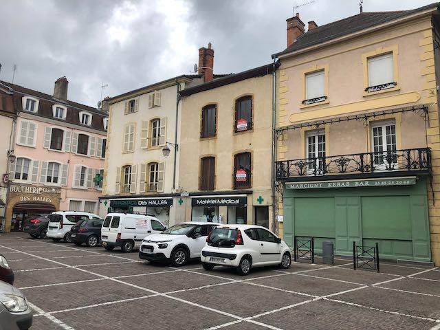 Edificio in affitto nel centro della città vicino ai negozi