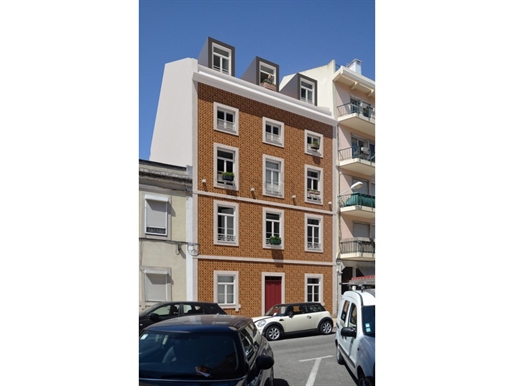 Building with approved project in Campo de Ourique