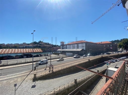 Bâtiment de première ligne du fleuve Douro