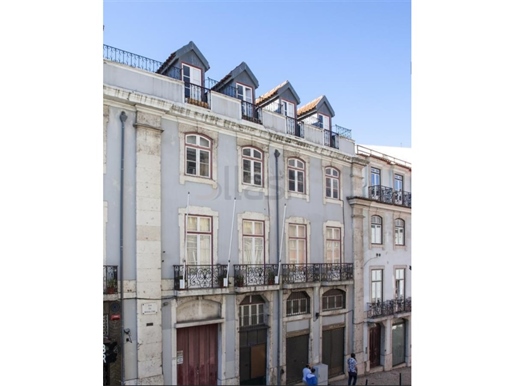 Building with approved project in Lisbon