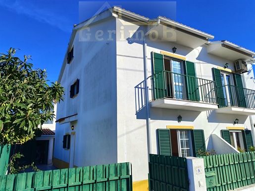 Einfamilienhaus 3 Schlafzimmer Verkaufen in Quinta do Conde,Sesimbra