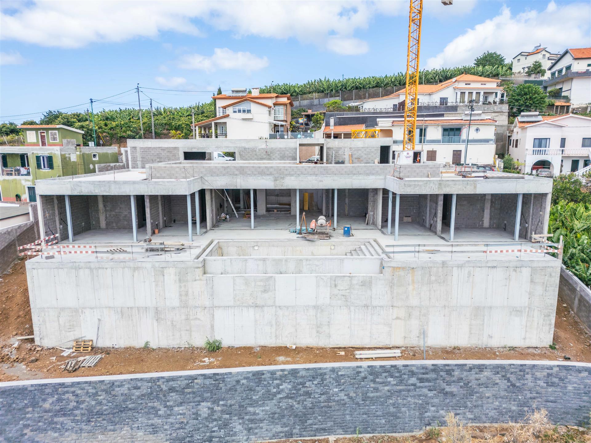 Luxury 3 bedroom villa with private pool in Calheta!