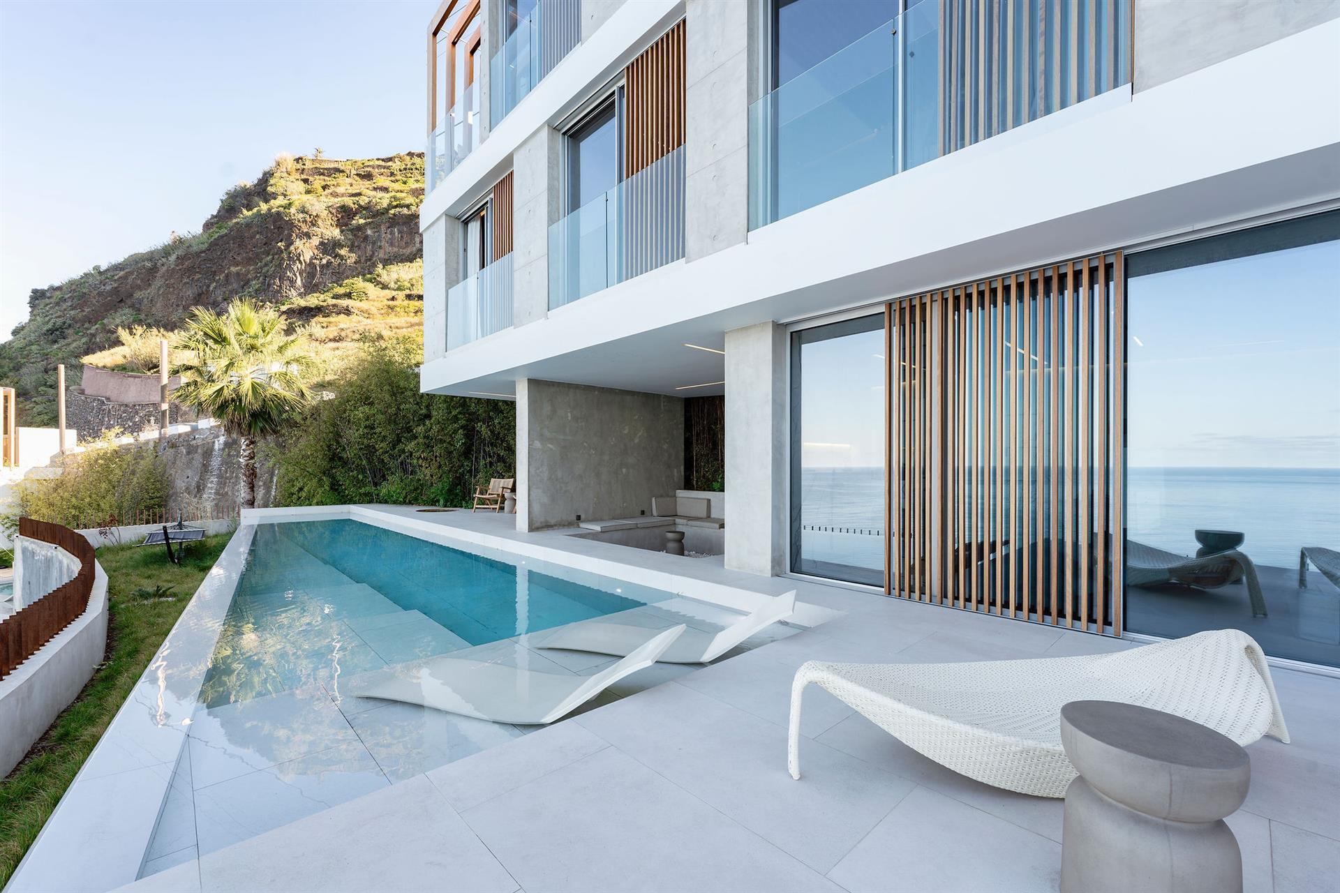 Aurora Iii – High-End 3-Bedroom Villa with Infinity Pool and Panoramic Views in Arco da Calheta!