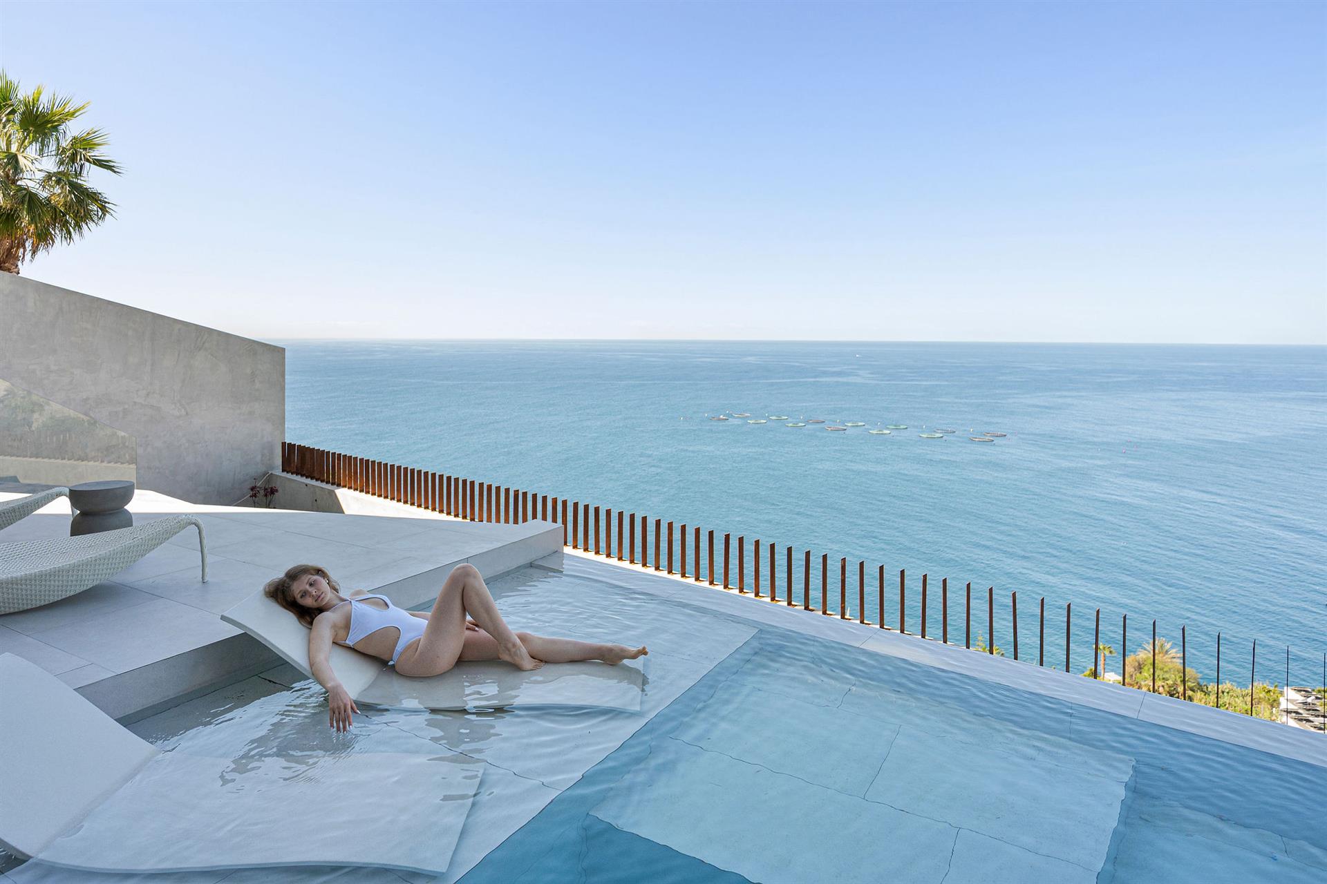 Aurora Iii – High-End 3-Bedroom Villa with Infinity Pool and Panoramic Views in Arco da Calheta!