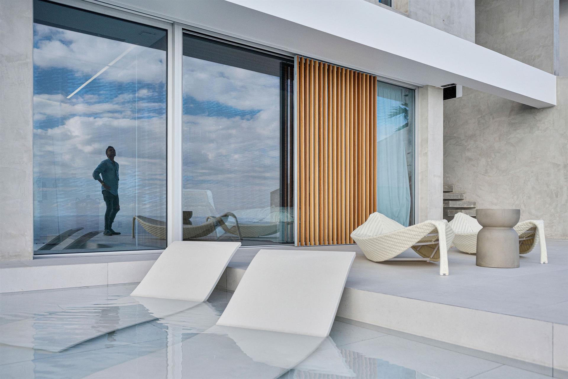 Aurora Iii – High-End 3-Bedroom Villa with Infinity Pool and Panoramic Views in Arco da Calheta!