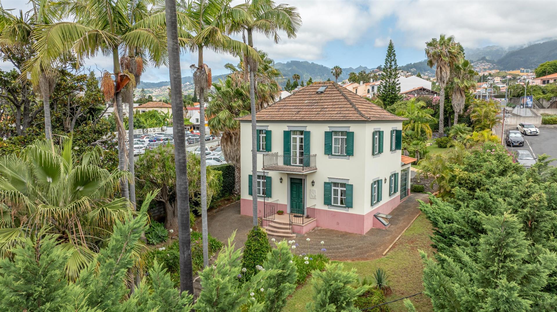 Quinta Tradicional - Funchal - Jardins Exuberantes e Excelente Localização!