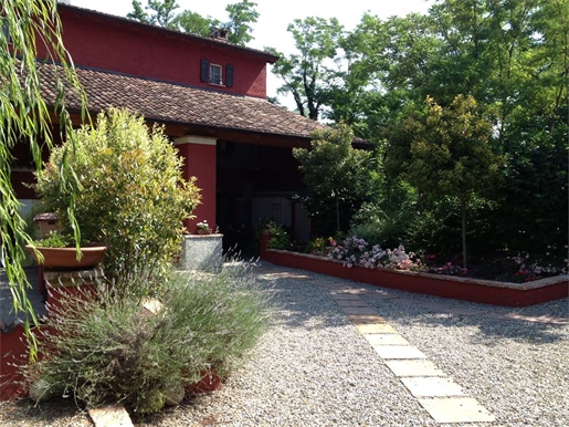 Country house in the green of Parco Al Serio