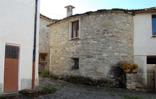 Типична къща в Сасо в Menconico Oltrepo' Pavese