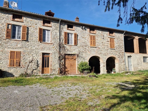 Farm with Cascina In Sasso and 27000sqm of land