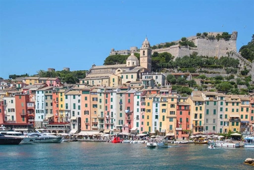 Join us! in Portovenere, a stone's throw from the sea