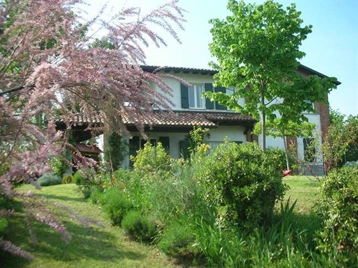 Panoramic Villa with Garden - Mondonico