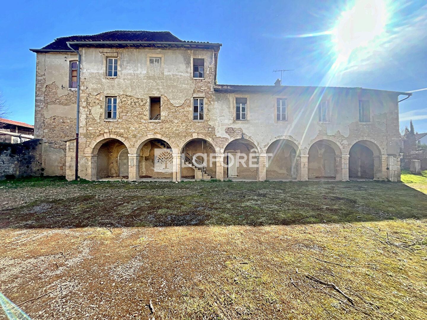 Bien d' exception, 1350 M² habitable, terrain de 5928M² à Saint Amour