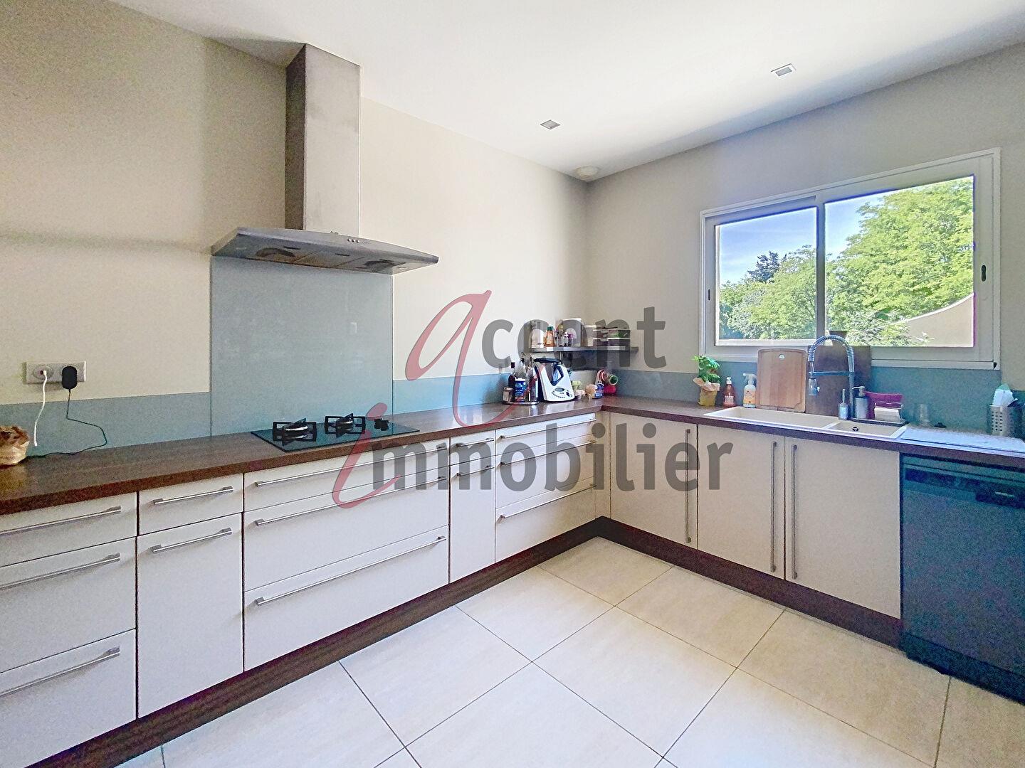 Compra: Vivenda (13440)