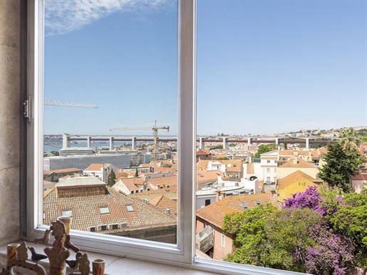 Three bedrooms apartment with river view, Av. Infante Santo, Lisbon