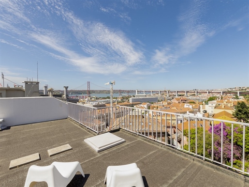 Three bedrooms apartment with river view, Av. Infante Santo, Lisbon