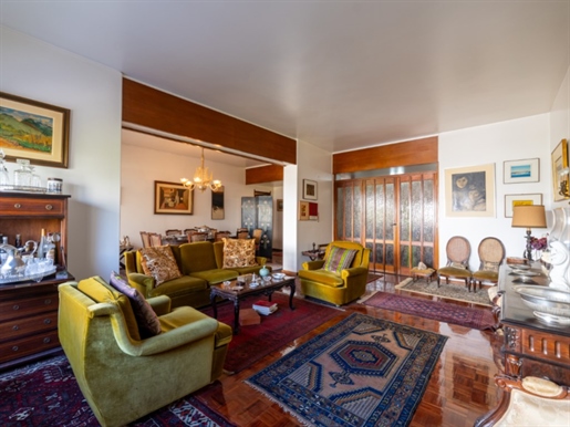 Five bedroom apartment with balconies and storage room, Miraflores, Lisbon