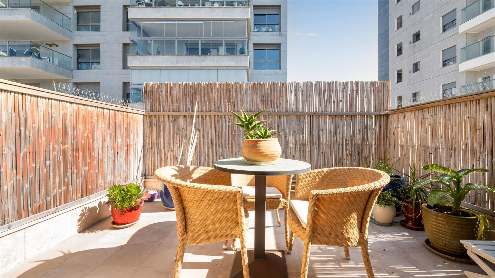 Seaside Penthouse In Netanya 