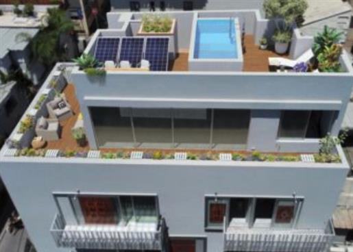 Duplex penthouse met zwembad op het dak in de buurt van zee Tel-Aviv 
