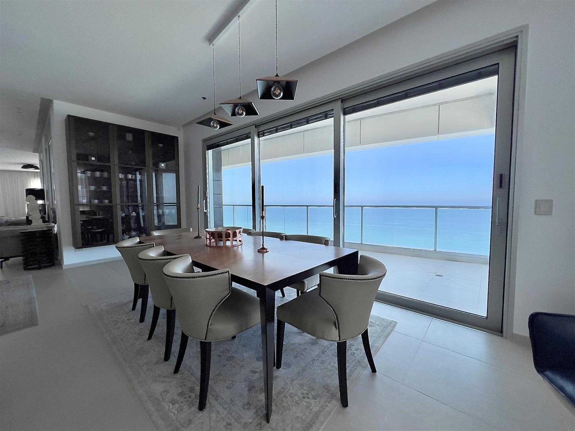 Penthouse met zeezicht aan zee te koop Netanya 