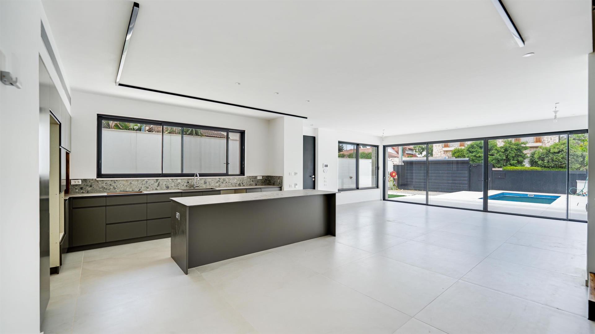 New House For Sale In Herzliya-Pituach 