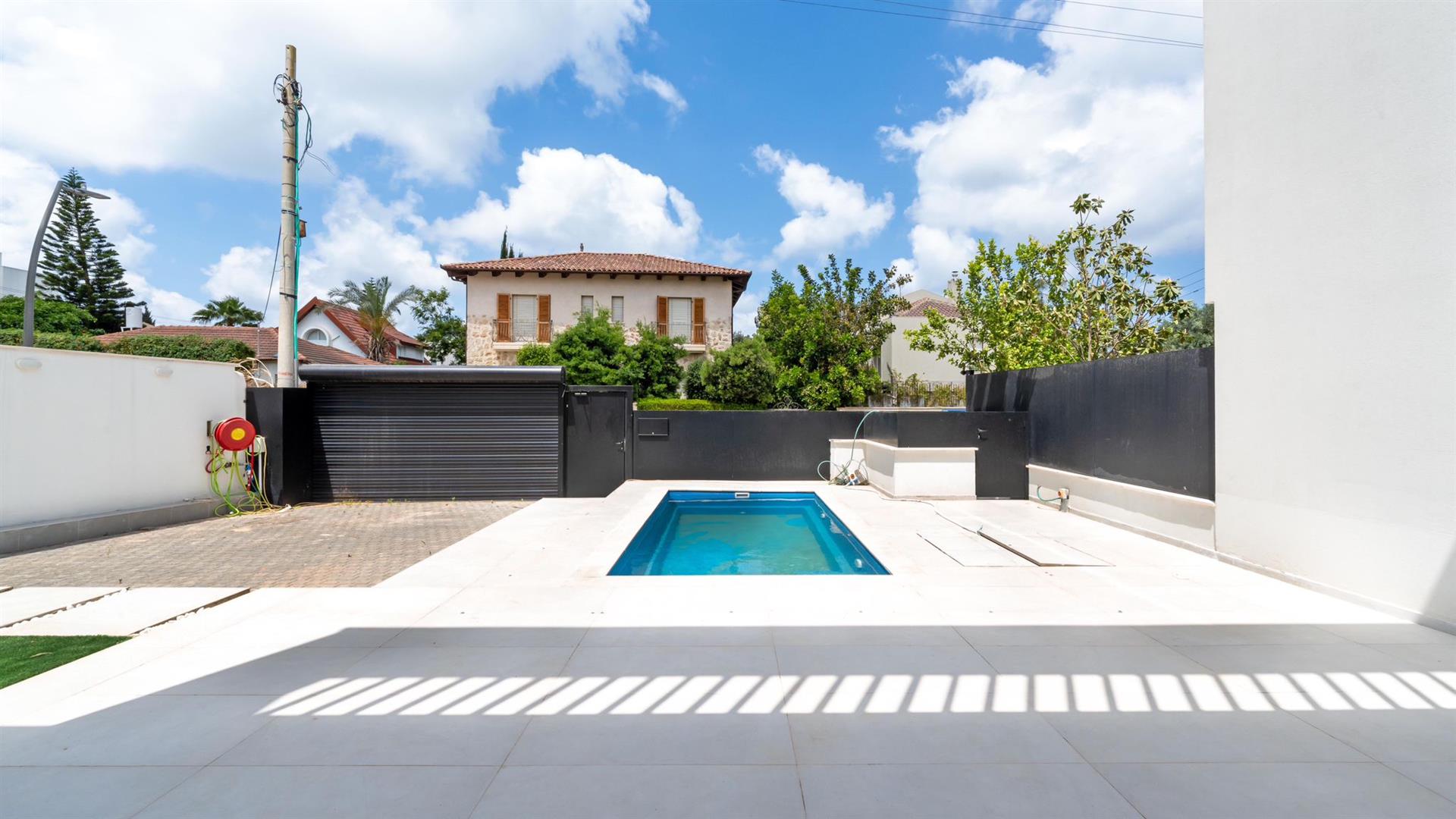 New House For Sale In Herzliya-Pituach 