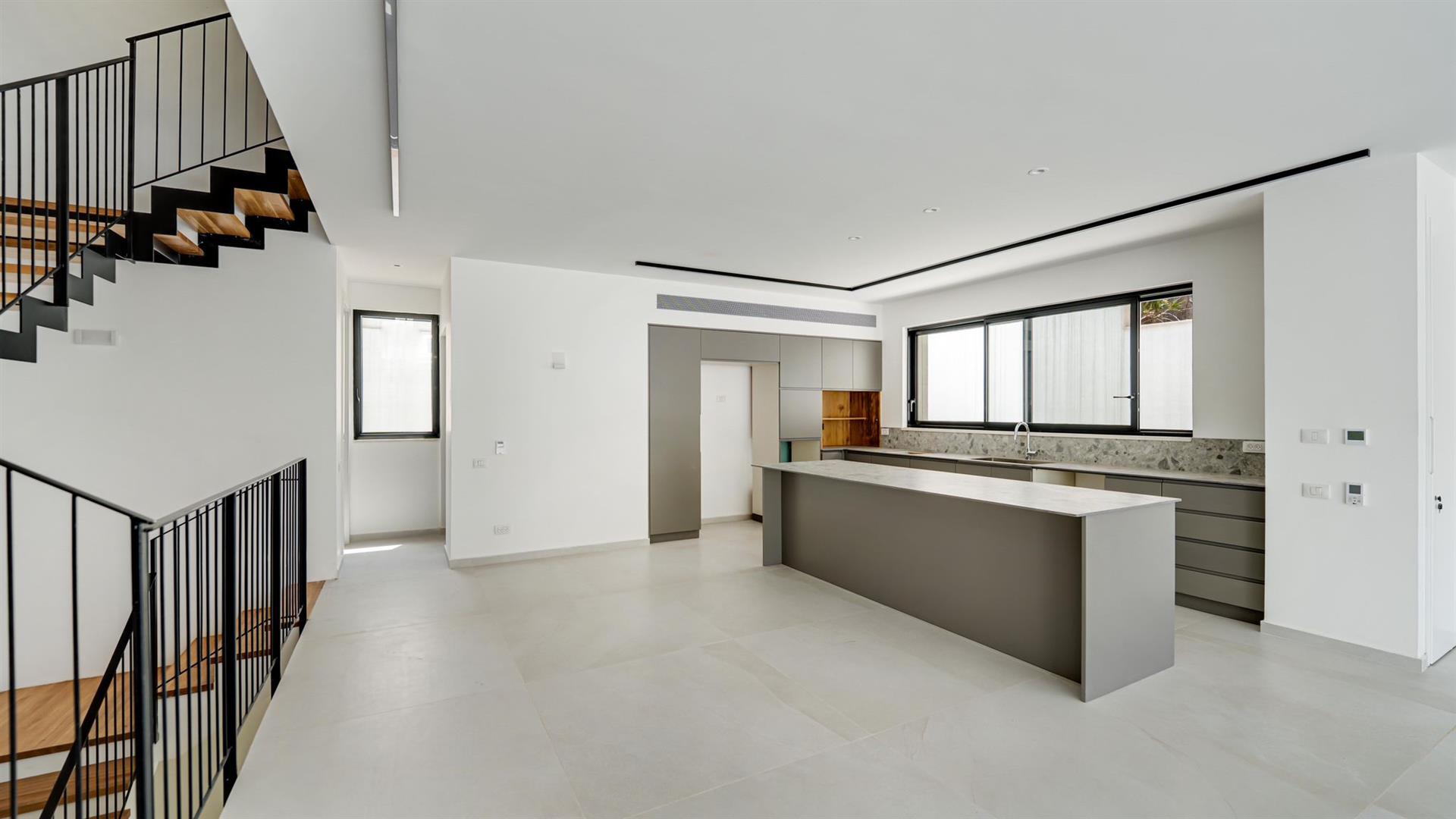 New House For Sale In Herzliya-Pituach 