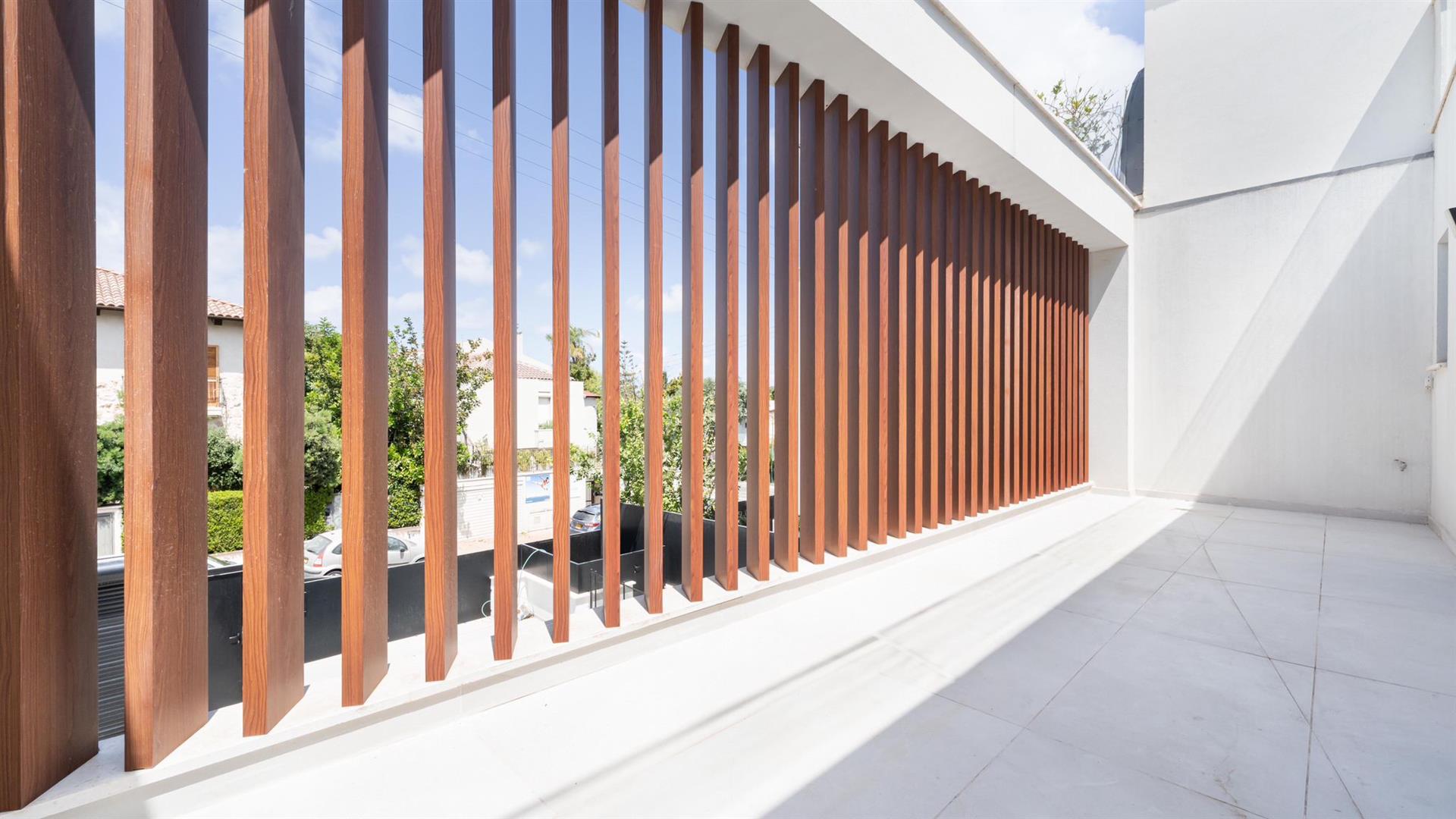 New House For Sale In Herzliya-Pituach 