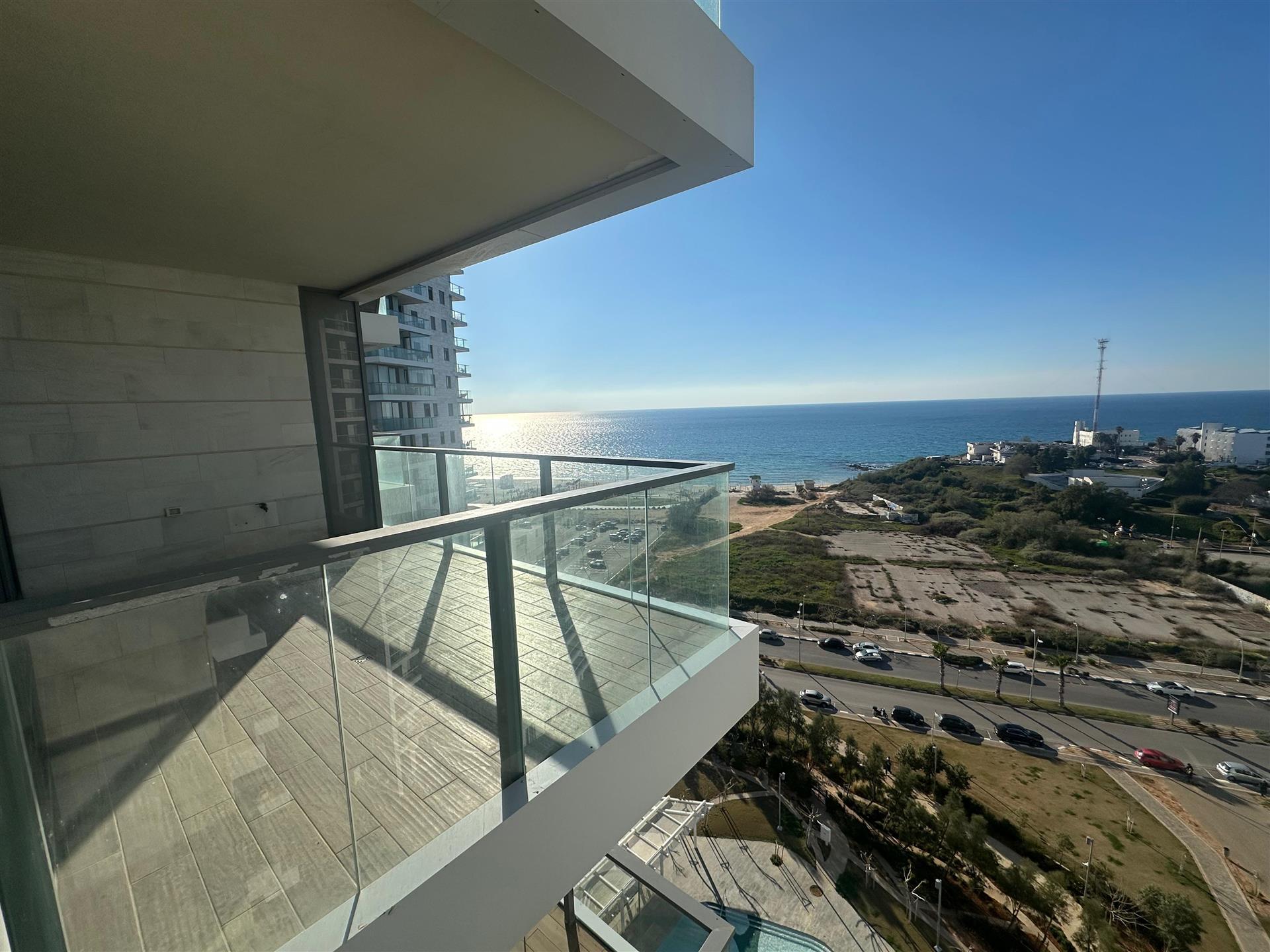 Seaview 3.5 Room Apartment With Pool And Gym - Hadera 
