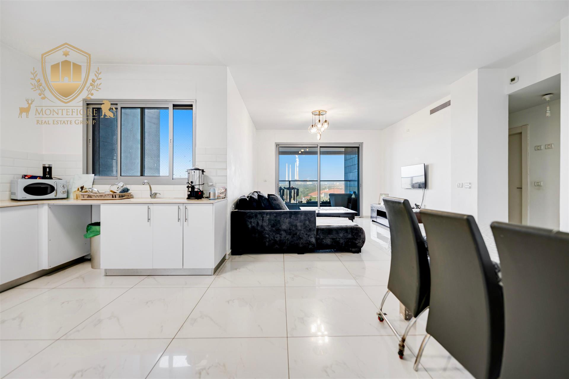 5-Room Apartment For Sale In Hadera On The Sea