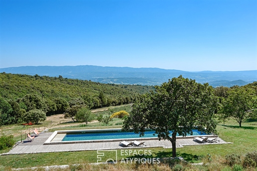 Flawless renovation for this hamlet with an exceptional view of the Luberon