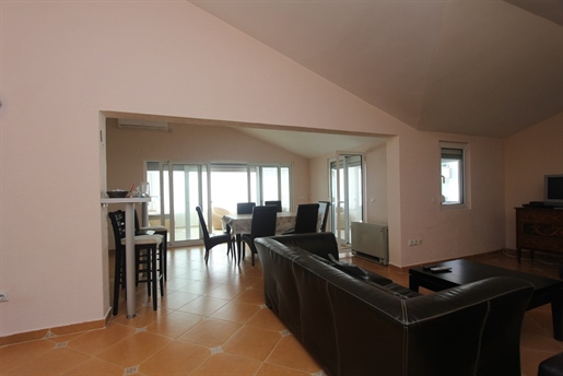 An airy apartment in Becici