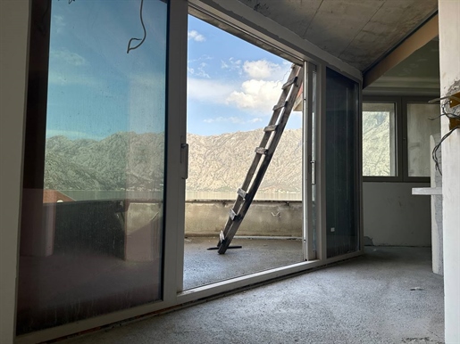 Three-Storey house with a view of the Bay of Kotor