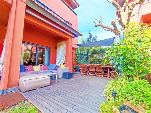 Luxuriöse 3-Zimmer-Wohnung mit Garten, Terrasse, Garage und Abstellraum in Quinta da Marinha, Cascai