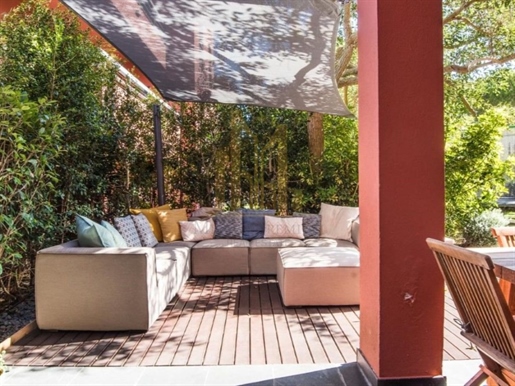 Apartamento T3 de Luxo com Jardim, Terraço, Garagem e Arrecadação na Quinta da Marinha, Cascais