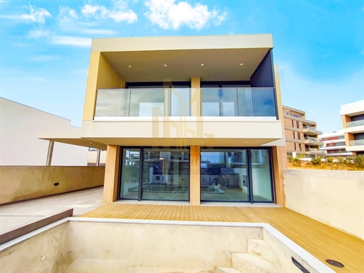 New 4 Bedroom Villa with Sea Views, Terrace, Swimming Pool, Garage and Garden in Ericeira