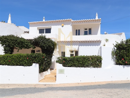 Stunning 3 bedroom villa with pool and great views in Praia da Luz, Lagos