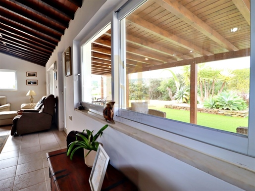 Fantástica villa de una sola planta con 2+1 dormitorios en un terreno de 1000m2, Barão de São João,