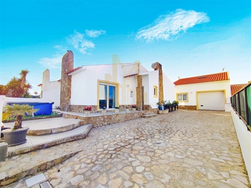 2 bedroom villa in very good condition with Box Garage, Patio, and a 1 bedroom annex in Ericeira