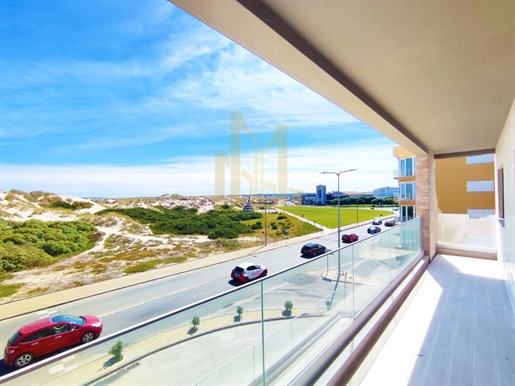 2 bedroom apartment with garage and balcony in the center of Peniche and next to the beach