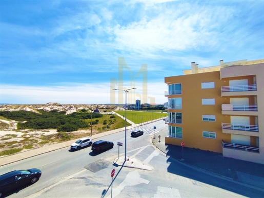 2 bedroom apartment with garage and balcony in the center of Peniche and next to the beach