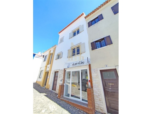 Building in Horizontal Property in the Center of Ericeira