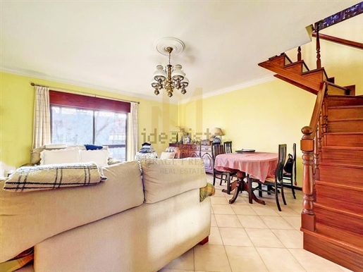 Maisonette-Wohnung mit 3 Schlafzimmern, Terrasse, Garage und Abstellraum in Quinta da Bicuda, Cascai