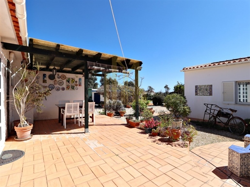 2 Bedroom cottage with a cozy guest annex, swimming pool and garage into 3.300m2 plot.