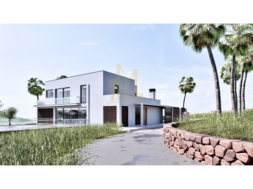 Modern 4 bedroom villa with pool in Lagos