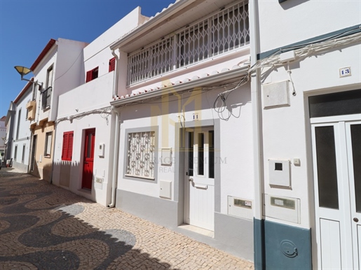 2 Bedroom House In The Historic Center Of Lagos, 200 M From Batata Beach.