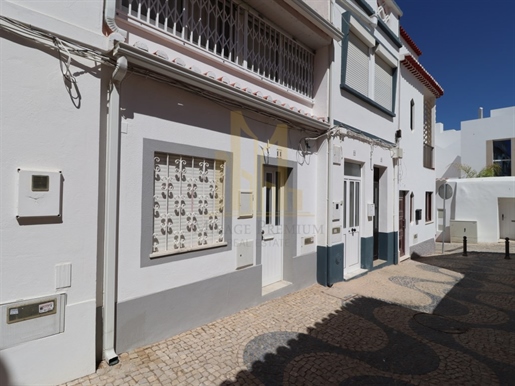 2 Bedroom House In The Historic Center Of Lagos, 200 M From Batata Beach.