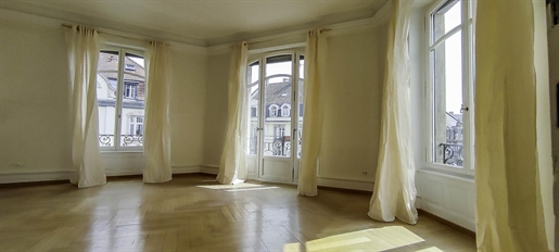 Hausmanian 7-room apartment, beautiful condominium