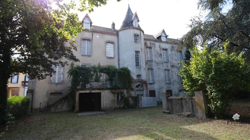 Mansion of 350 m2 to renovate for sale in town center